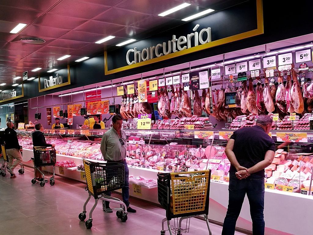 Guerra de precios en los supermercados: cómo las grandes cadenas luchan contra la inflación alimentaria